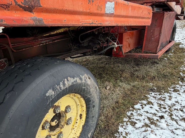 new-holland-1075-image-19