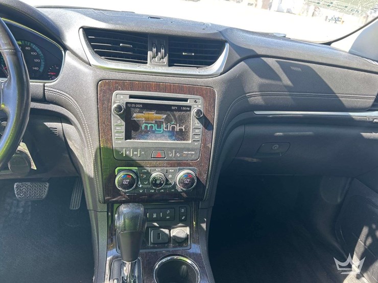 2015-chevrolet-traverse-image-15