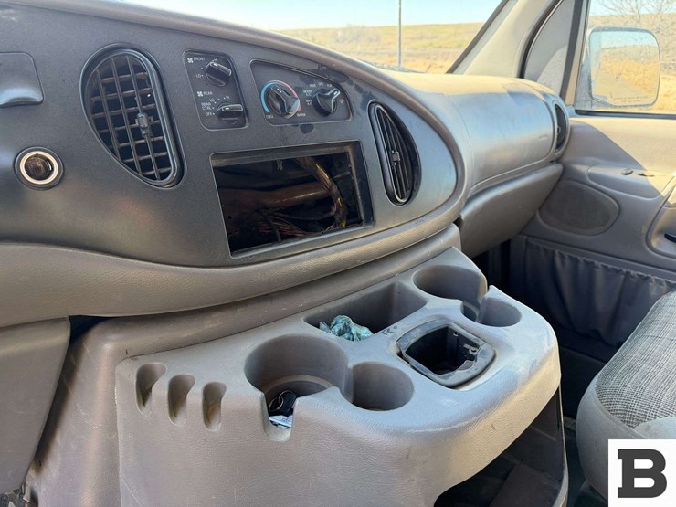 2001-ford-econoline-350-image-31