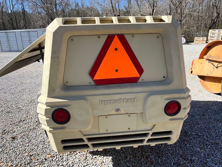 2005-ingersoll-rand-185-image-3
