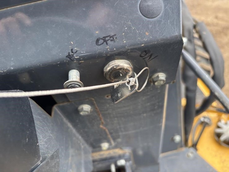 2018-deere-210lep-image-27