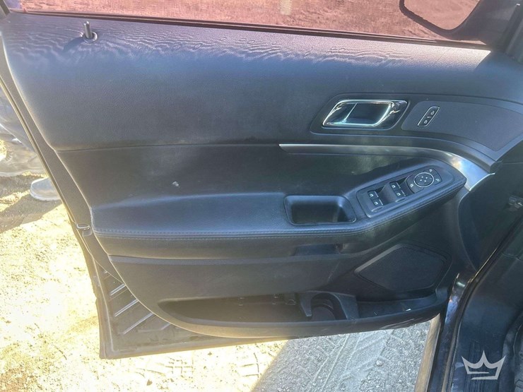 2019-ford-explorer-image-12