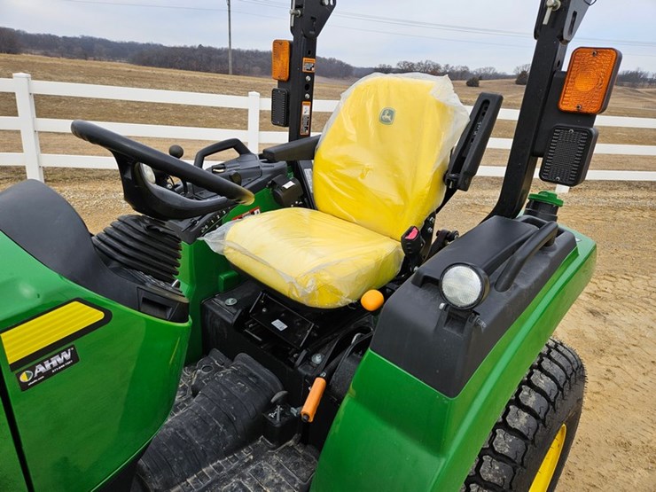 2025-john-deere-2038r-image-45