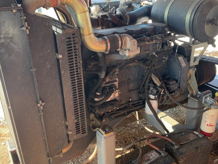 #239-•-iveco-diesel-engine-and-hyd-pump-image-11