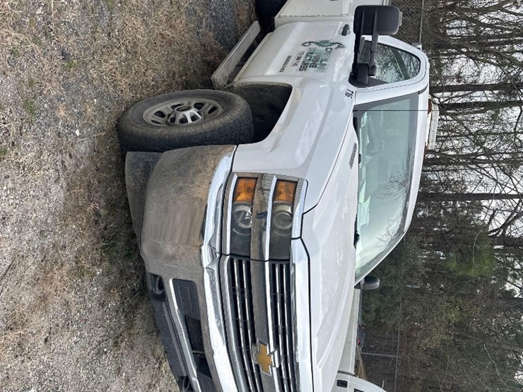 2015-chevrolet-3500hd-image-2