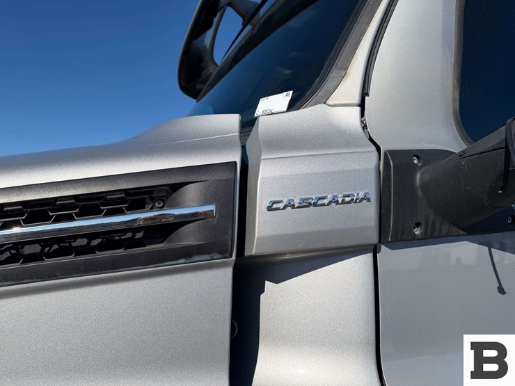 2019-freightliner-cascadia-126-image-13