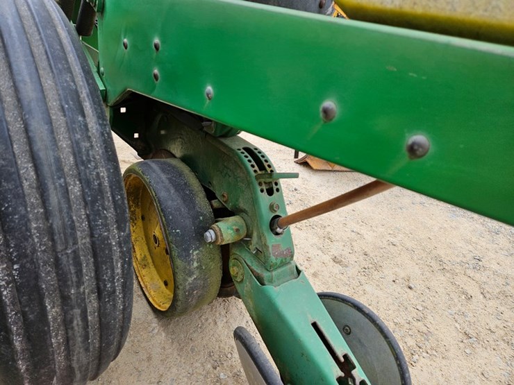 john-deere-7300-image-15