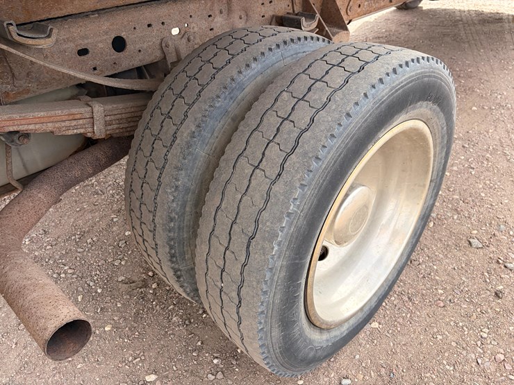 2003-ford-f550-image-25