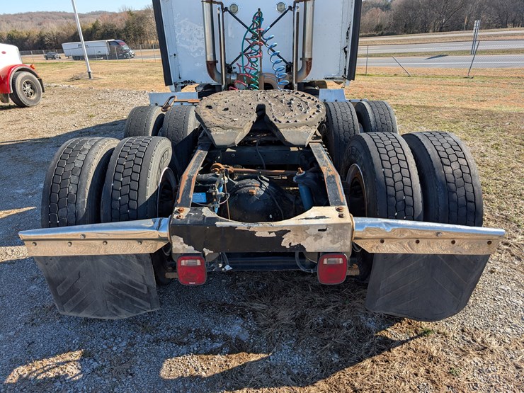 2004-peterbilt-387-image-5