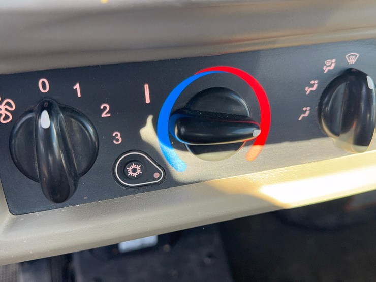 2023-john-deere-gator-image-24