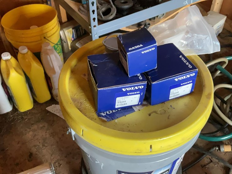 #271-•-volvo-fluids-and-filters-image-2