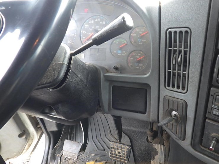 2007-international-7600-image-35