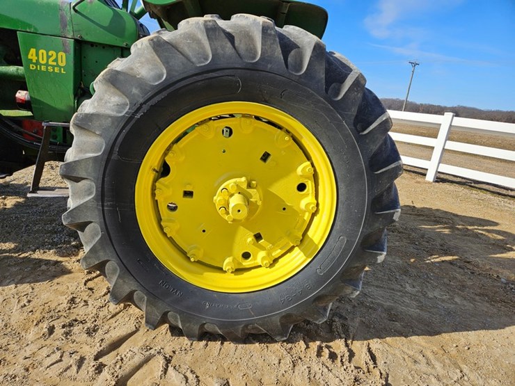 john-deere-4020-image-35