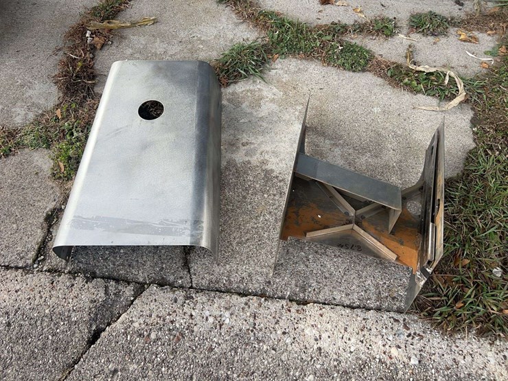 reproduction-john-deere-unstyled-l-hood-and-panel-image-1