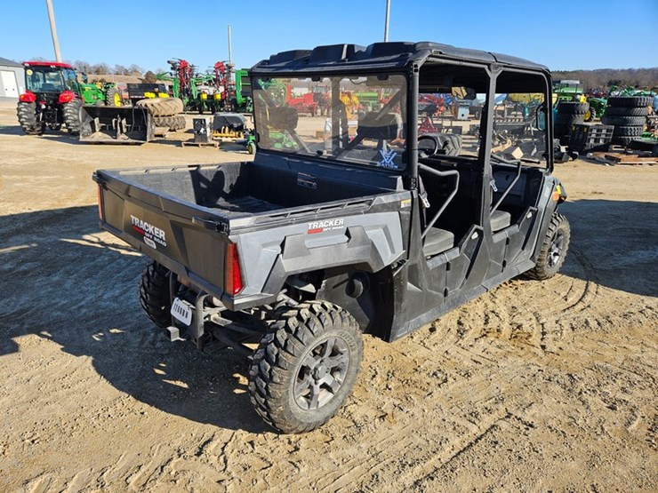 2019-john-deere-gator-image-5