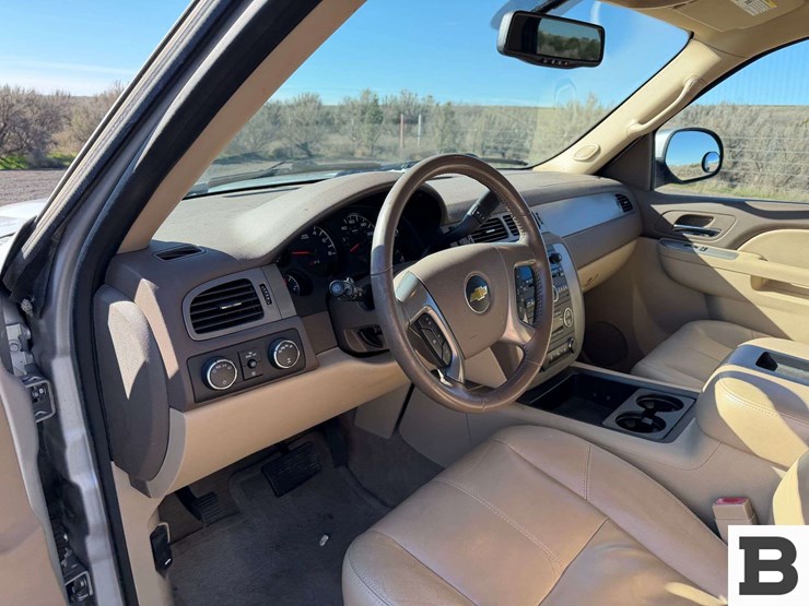 2011-chevrolet-tahoe-image-23