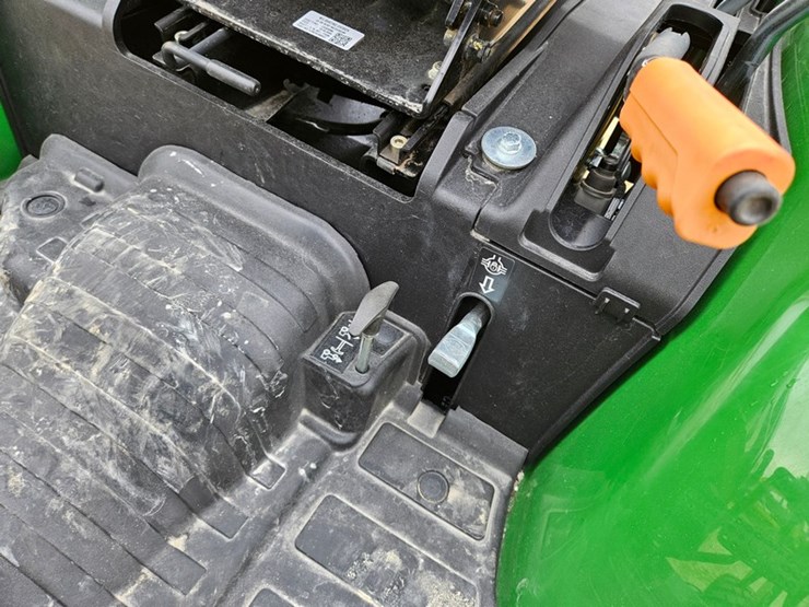2025-john-deere-2038r-image-48