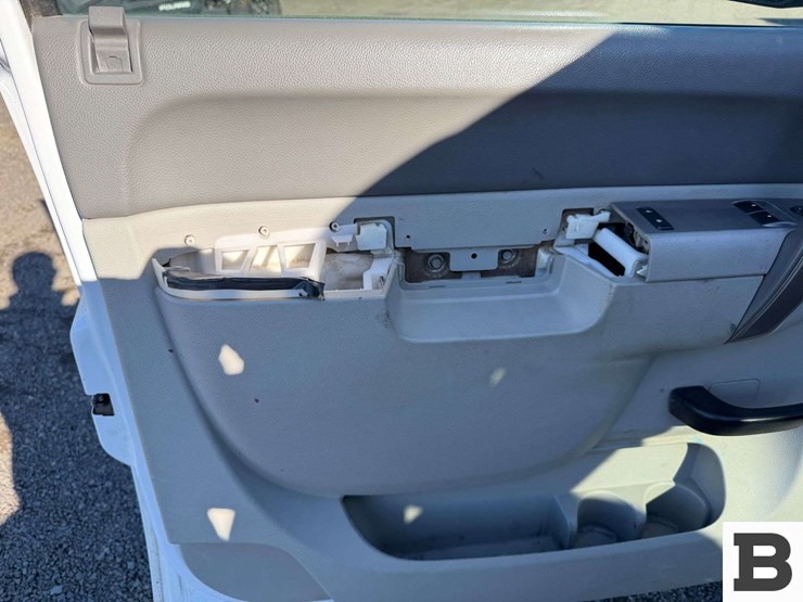 2013-chevrolet-silverado-1500-image-40