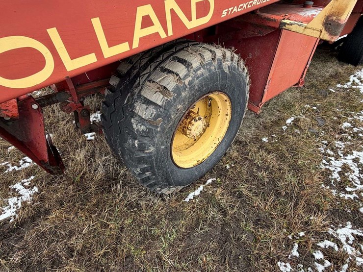 new-holland-1085-image-25