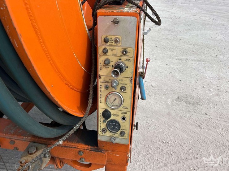 2020-freightliner-114sd-image-29