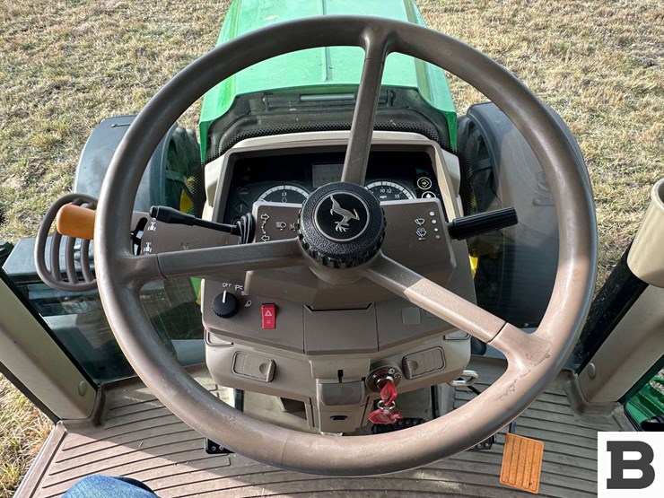 2014-john-deere-6140m-image-39