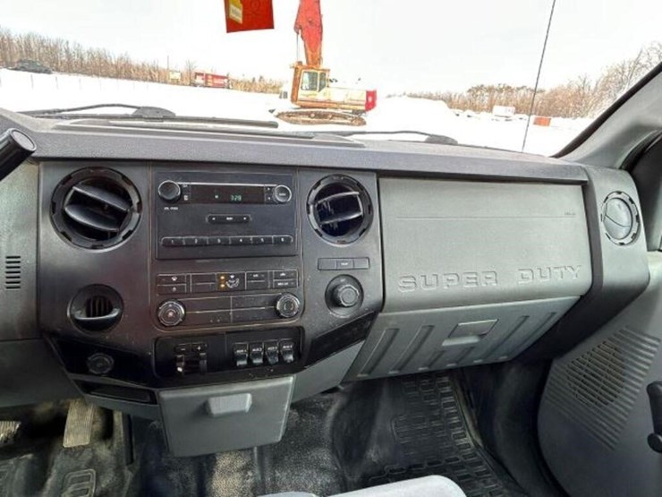 2015-ford-f550-xl-image-14