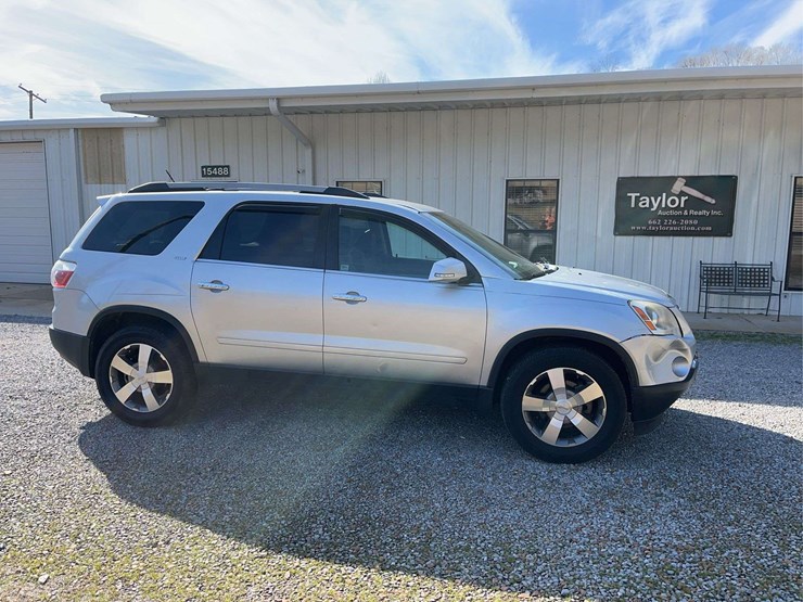 2011-gmc-acadia-image-1