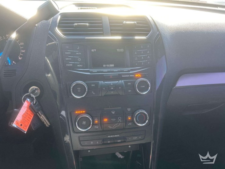 2019-ford-explorer-image-18