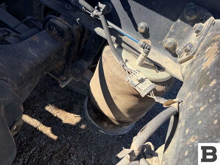 2014-freightliner-cascadia-125-image-25