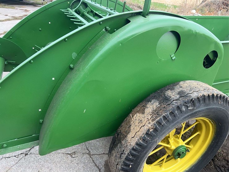 john-deere-model-h-manure-spreader-image-16