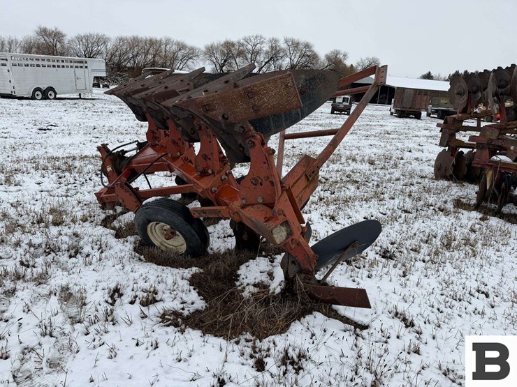 international-4-bottom-plow-image-2