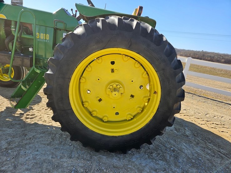 john-deere-3010-image-31