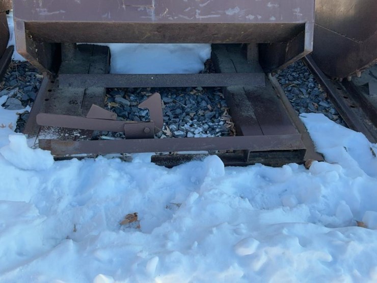 #221-•-self-dumping-hopper-image-6