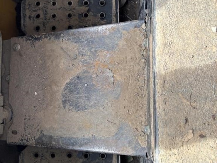 2006-john-deere-322-image-18