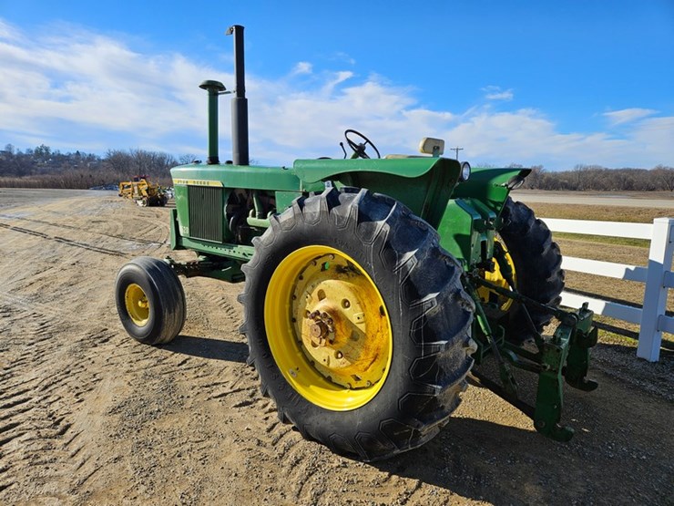 john-deere-4520-image-3