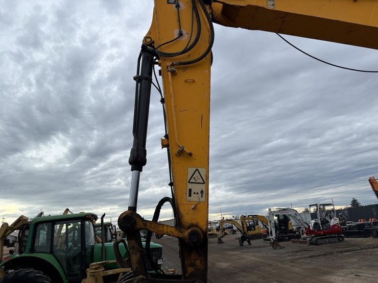 2012-jcb-js160-image-15