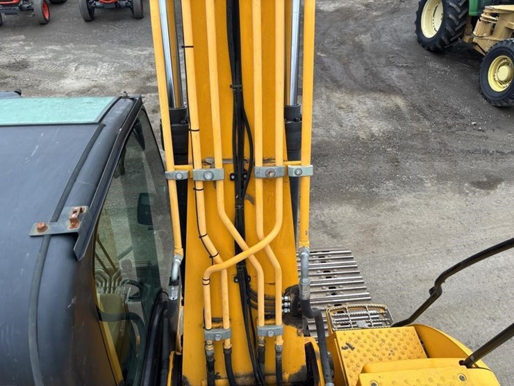 2012-jcb-js160-image-53