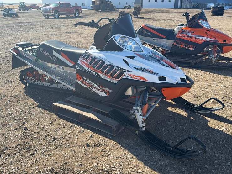 2008-arctic-cat-m1000-snowmobile-image-5