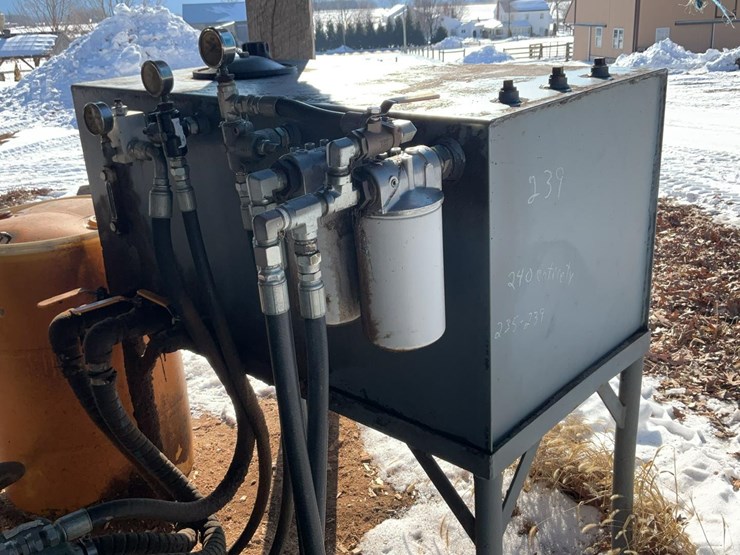 #239-•-iveco-diesel-engine-and-hyd-pump-image-6