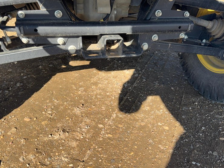 2023-john-deere-gator-image-16
