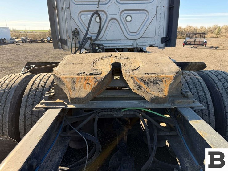 2019-freightliner-cascadia-126-image-30