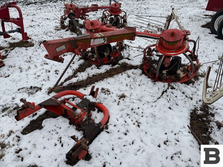 simak-haybob-hm300-tedder-image-1