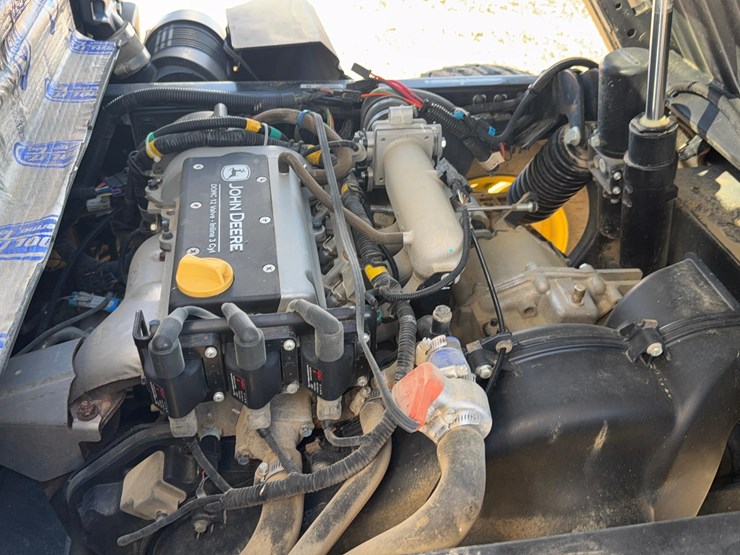 2023-john-deere-gator-image-18