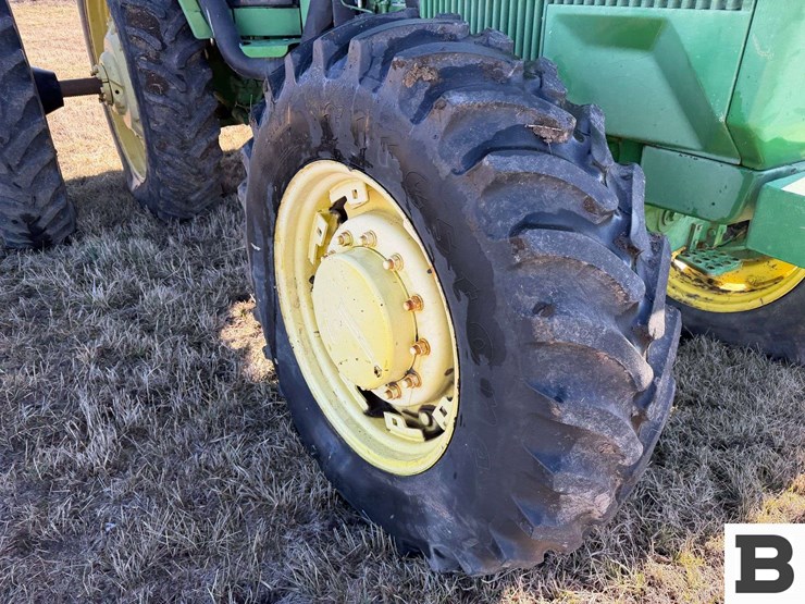 1992-john-deere-4560-image-34