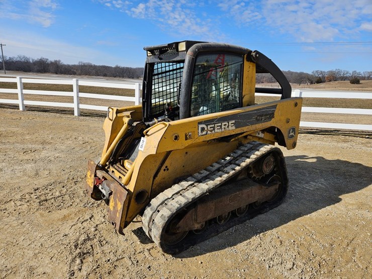 2007-deere-ct322-image-1