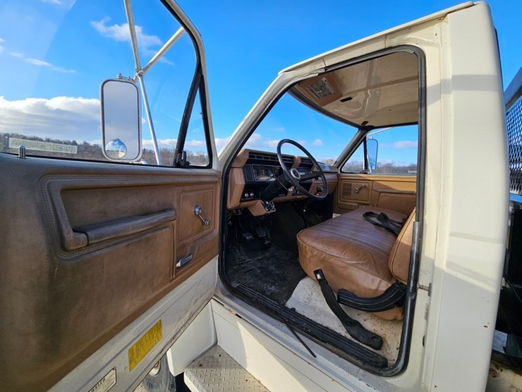 1983-ford-f800-image-13