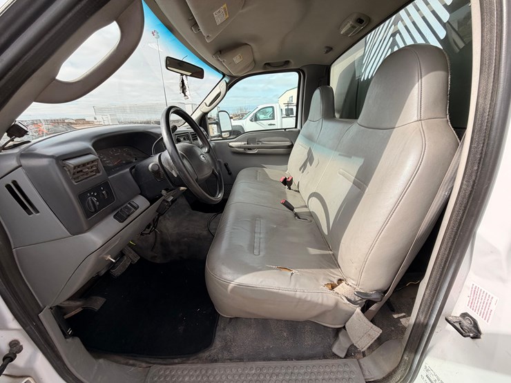 2003-ford-f550-image-19