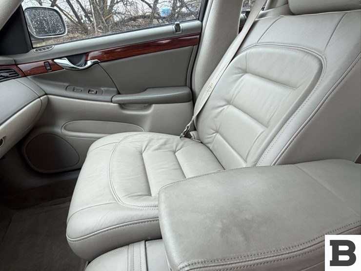 2001-cadillac-deville-sedan-image-15