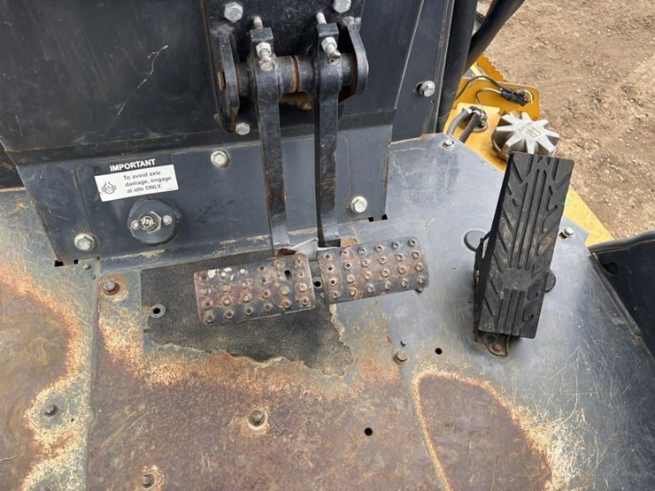 2018-deere-210lep-image-31