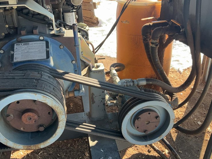 #239-•-iveco-diesel-engine-and-hyd-pump-image-5